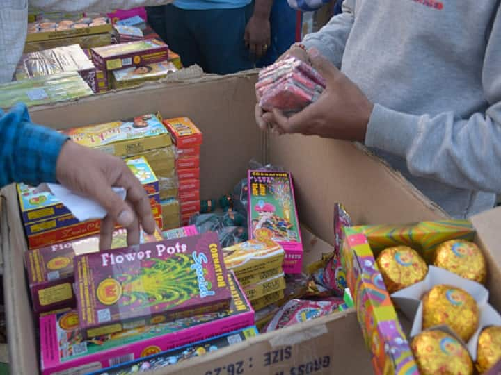 SC Lashes Out At Firecracker Makers For Using Toxic Chemicals, Says Can't Infringe Right To Life