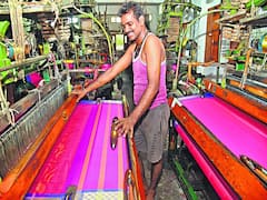 Bathukamma 2021: జిల్లాలకు చేరిన బతుకమ్మ చీరలు.. ఈసారి 290 రకాల్లో.. ఇలా పొందొచ్చు