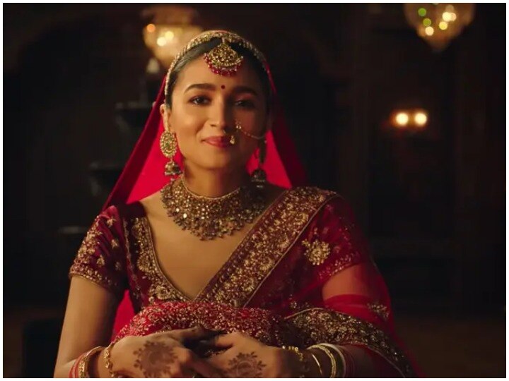 Alia Bhatt looked like a dream Bride in the commercial of Manyavar Mohey. |  Ranbir kapoor, Alia bhatt, Alia bhatt cute