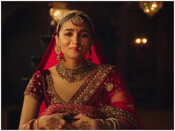 Alia Bhatt के नए ऐड ‘कन्यामान’ पर विवाद, एक्ट्रेस के खिलाफ मुंबई में शिकायत दर्ज Alia Bhatt के नए ऐड ‘कन्यामान’ पर विवाद, एक्ट्रेस के खिलाफ मुंबई में शिकायत दर्ज