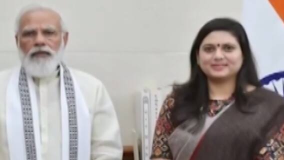 PM મોદીએ BJPના મહિલા મોરચાના અધ્યક્ષ દીપીકા સરવાડા સાથે કરી મુલાકાત, શું કરાઈ ચર્ચા?