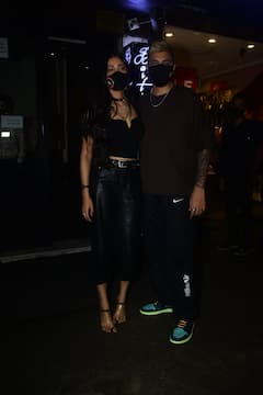 Dinner Date: देर रात ब्वॉयफ्रेंड के साथ घूमने निकली ये मशहूर हीरोइन, कुछ ही वक्त पहले हुआ था पहले ब्वॉयफ्रेंड से ब्रेक अप