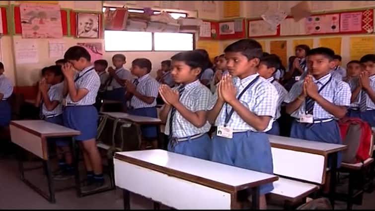Uttar Pradesh Primary Schools going to introduce Happiness Curriculum from next academic Session UP News: उत्तर प्रदेश के प्राइमरी स्कूलों में लागू होगा  'Happiness Curriculum', छात्रों को प्रकृति, समाज और देश के प्रति बनाया जाएगा संवेदनशील