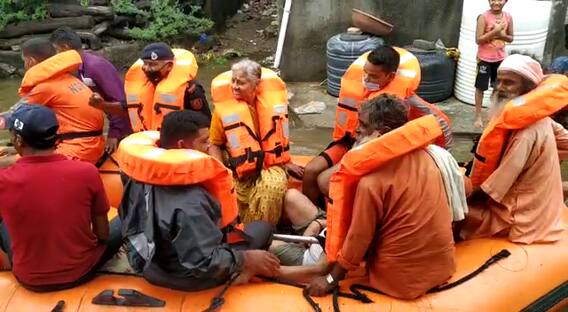 Porbandar : જામરાવલમાં પૂર, સંતોષી માતાના મંદિરમાં રહેતા પરિવારનું કરાયું રેસ્ક્યૂ, જુઓ વીડિયો