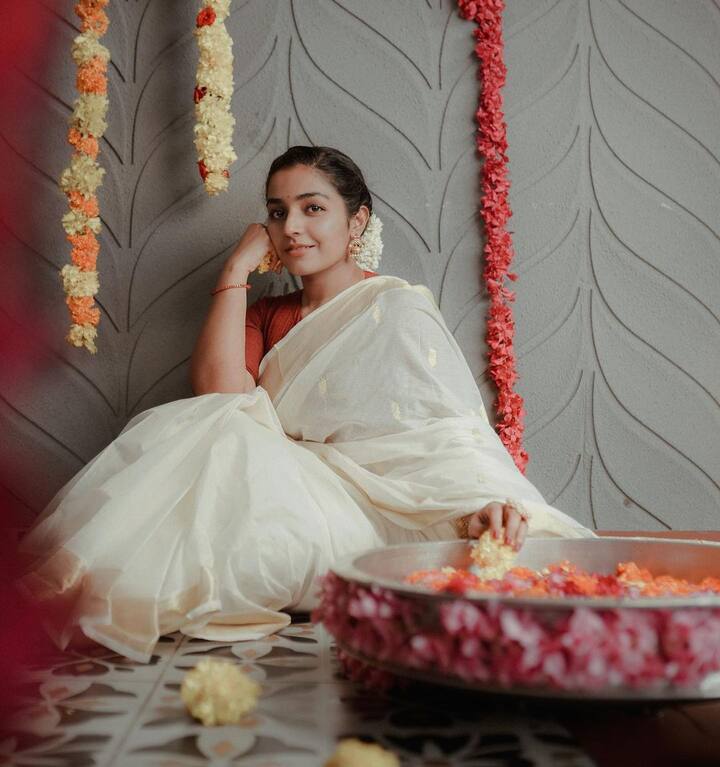 మాళయాలంలో అనేక టెలివిజన్ 'షో' లుతో ఫాపులరటీ వచ్చింది.(Courtesy:Rajisha Vijayan/Instagram)
