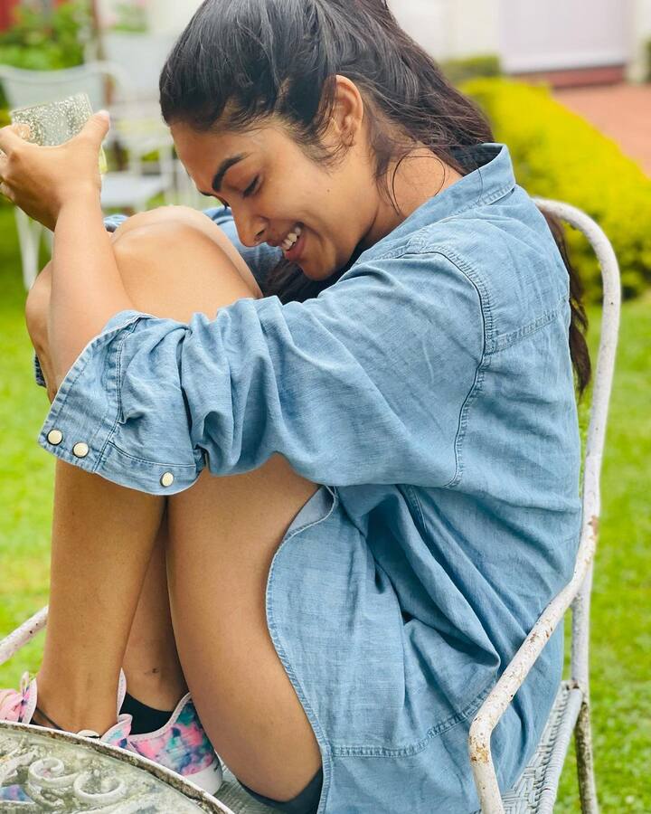 (Photo source: Instagram) ఇన్ స్టా గ్రామ్ లో దివికి భారీగా ఫాలోవర్లున్నారు.