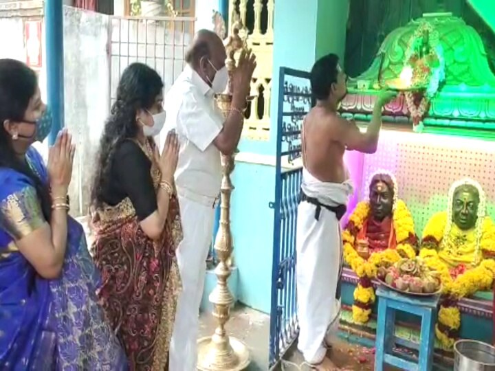 மயிலாடுதுறை: மனைவியின் நினைவு நாளில் சிலைக்கு 101 லிட்டர் பாலை கொண்டு அபிஷேகம் செய்த கணவர்