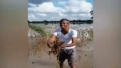 Viral Video : आभाळ फाटलं, ठिगळ कुठं कुठं लावायचं? बळीराजाची कैफियत सोशल मीडियावर व्हायरल