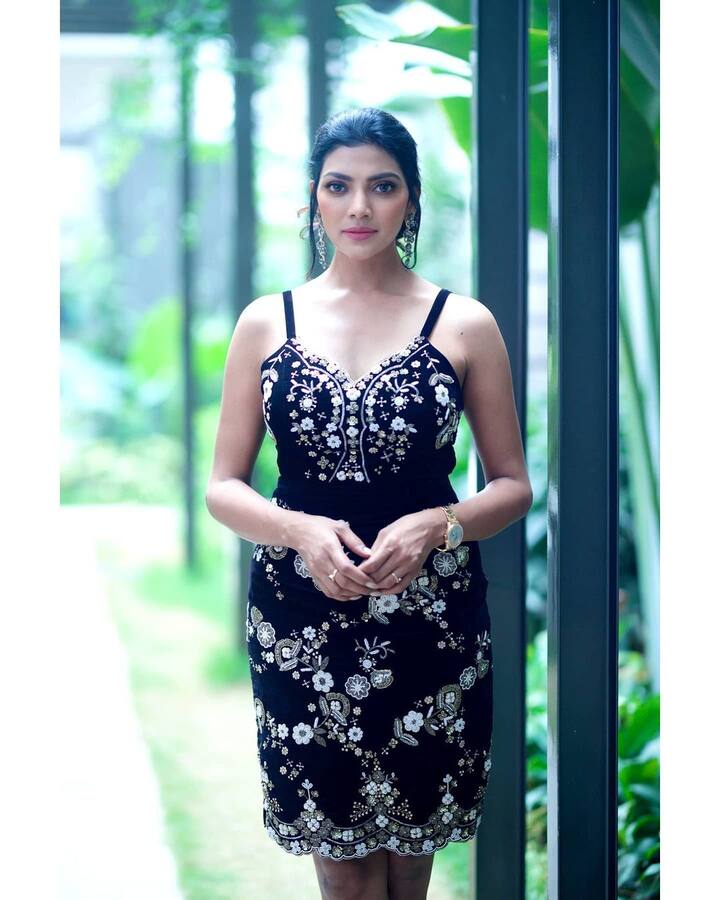 (Photo source:Instagram)జాంబీరెడ్డి, అర్జున్ రెడ్డి వంటి సినిమాల్లో చిన్న పాత్రల్లో నటించింది.