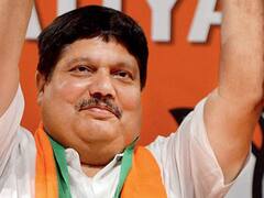 WB Bypolls 2021: 'ভোটের দিন ঘুরবেন কেন?' কমিশনে অভিযোগের পর ফিরহাদকে নিশানা অর্জুনের| Bangla News