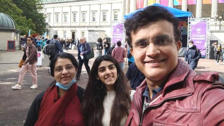 BCCI President Sourav Ganguly admits daughter Sana in London's Global University, share pictures with wife Dona Sourav Ganguly: ইউনিভার্সিটি কলেজ লন্ডনে ভর্তি হলেন সানা, উচ্ছ্বসিত সৌরভ-ডোনা