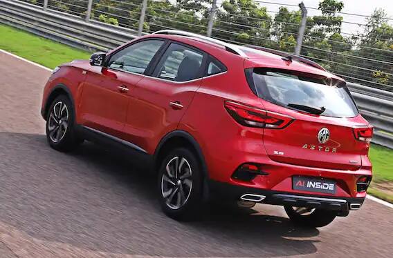 एमजी ने नेहमीसारखचं Astorला टेक्नोलॉजी आणि फीचर्सच्या बाबतीत वरचढ बनवलय.. यात 10.1 इंच ची सेंट्रल टचस्क्रीन क्रिस्प टच फंक्शनलिटी दिली आहे..