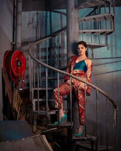 Photo Sonalee Kulkarni | पुरे झाला आता नथीचा नखरा... आता पाहा नथीचा 'रुबाब'