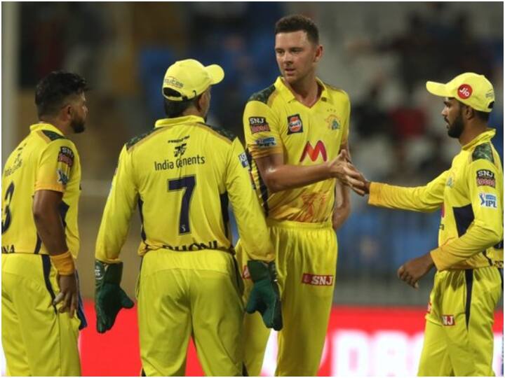 SRH vs CSK: यूएई में कायम है चेन्नई के धुरंधरों का जलवा, हैदराबाद को हराकर प्लेऑफ का टिकट किया पक्का chennai super kings beat sunrisers hyderabad by 6 wickets SRH vs CSK: यूएई में कायम है चेन्नई के धुरंधरों का जलवा, हैदराबाद को हराकर प्लेऑफ का टिकट किया पक्का