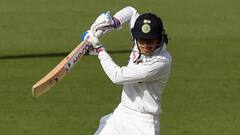 প্রথম দিনে বৃষ্টির দাপট, সেঞ্চুরির মুখে স্মৃতি