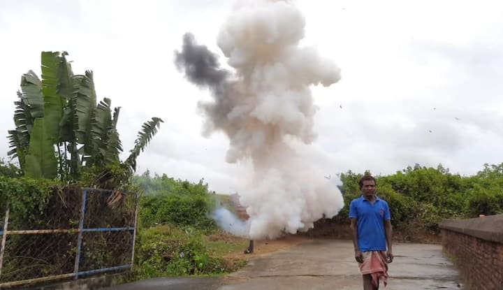 বাঁকুড়ার  মল্লরাজ পরিবারের সদস্য দেবপ্রসাদ সিংহ ঠাকুর,মল্ল রাজত্বের তৎকালীন রাজধানী প্রদ্যুম্নপুর থেকে শিকারে বেরিয়ে, বাঁকুড়ার বন বিষ্ণুপুরে আসেন রাজা জগৎমল্ল।