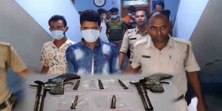 Arrested from Basirhat border with a large quantity of firearms বসিরহাট সীমান্ত থেকে প্রচুর আগ্নেয়াস্ত্রসহ গ্রেফতার ১