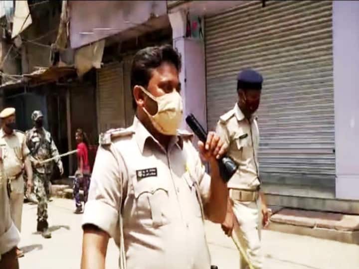Bihar: Inspector DK Nirala who sang 'Zindagi Imtihan Leti Hai' in lockdown suspended for taking bribe ann बिहारः लॉकडाउन में ‘जिंदगी इम्तिहान लेती है’ गाने वाला दारोगा फरार, जानें क्यों खोज रही बिहार पुलिस