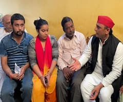 Manish Gupta Case: Kanpur व्यापारी के परिजनों से Akhilesh Yadav की मुलाकात जारी
