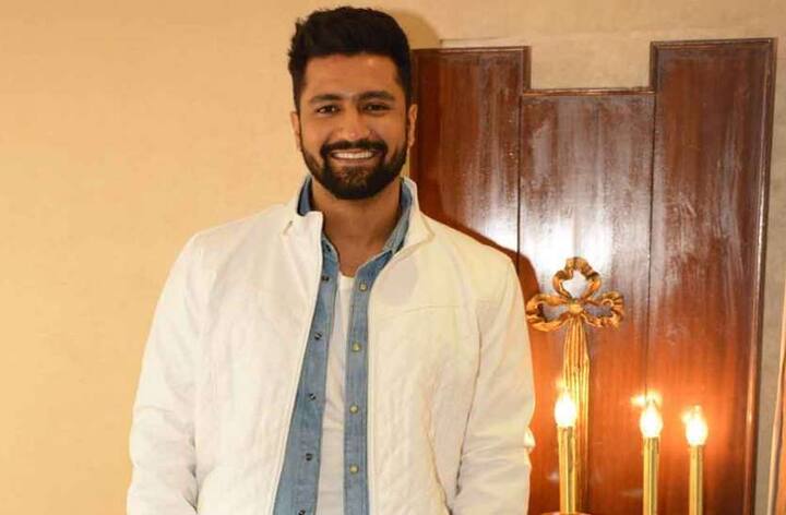 जाने-माने स्टंट डायरेक्टर शाम कौशल के बेटे विकी कौशल का नाम भी इस लिस्ट में शामिल है. उन्होंने साल 2009 में मुंबई के राजीव गांधी इंस्टीट्यूट ऑफ टेक्नोलॉजी से इलेक्ट्रॉनिक्स एंड टेलीकम्युनिकेशंस की डिग्री ली. लेकिन उन्होंने भी एक्टिंग को ही करियर बनाना बेहतर समझा.