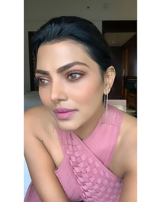 BiggBoss Lahari Shari Latest Photos: అందమంతా ఆమె కళ్లలోనే... బిగ్ బాస్ బ్యూటీ లహరి షారి క్యూట్ పిక్స్