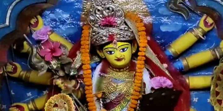 মল্লরাজ পরিবারের কূল পুরোহিত তরুণ গঙ্গোপাধ্যায় জানিয়েছেন, কৃষ্ণ নবমী তিথিতে পুজো হয়। আদ্যা পুজো শুরু হয়। কিন্তু আজ থেকে ১০২৪ বছর আগে যে বলী নারায়নী পুঁথি অনুযায়ী শুরু হয়েছিল মৃন্ময়ীর পুজো আজো সেই নিয়ম রয়েছে অব্যাহত।