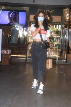 Bigg Boss 15 में एंट्री से पहले Rhea Chakraborty पहुंचीं सैलून, दिखा स्टाइलिश हेयरस्टाइल, टीशर्ट पर लिखे कैप्शन ने खींचा ध्यान