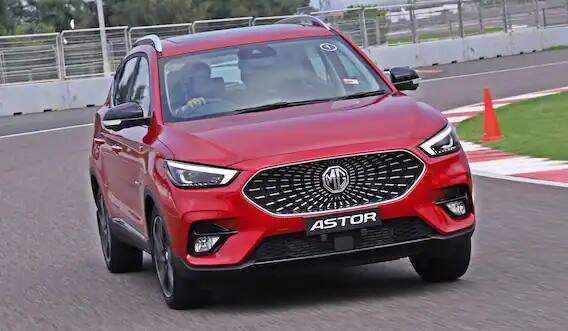 पण या गाडीत वायरलेस चार्जिंग, ऑटो डिमिंग रियर व्यू मिरर नाहीयेत..