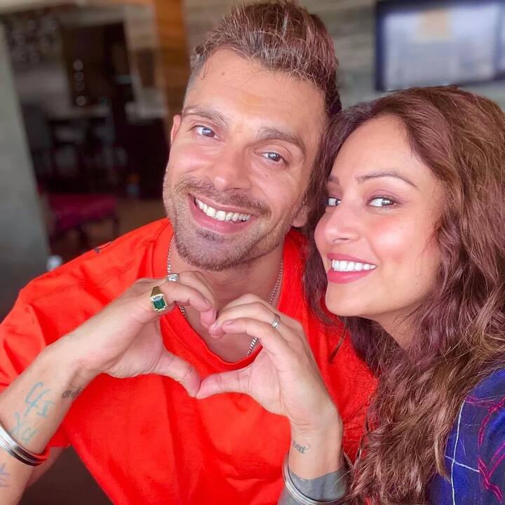 करण सिंह ग्रोवर : एक्टर करण सिंह ग्रोवर ने साल 2008 में एक्ट्रेस श्रद्धा निगम से शादी की थी. हालांकि यह शादी सिर्फ 10 महीने ही चली. इसके बाद करण ने एक्ट्रेस जेनिफ़र विंगेट से शादी की थी लेकिन यह शादी भी ज्यादा दिन नहीं चली. करण ने इसके बाद तीसरी शादी एक्ट्रेस बिपाशा बसु से की है.