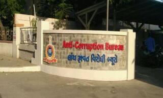 ભાવનગર: ગારિયાધાર નગરપાલિકાના ચીફ ઓફિસર 16 હજારની લાંચ લેતા ઝડપાયા