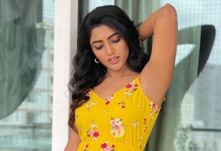 கண்ணீரில் ஆனந்தம் நான் காண்கிறேன் உன்னாலே பல ஞாபகம் என் முன்னே வந்தாடுதே ஒரு நெஞ்சம் திண்டாடுதே