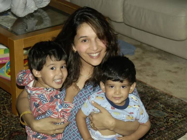 Madhuri Dixit Throwback Pic with Sons Arin & Ryan Go Viral, 'Dance Deewane 3' Judge Calls Them 'Love Of My Life' 'Love Of My Life': Madhuri Dixit's Throwback Pic With Sons Arin & Ryan Will Brighten Up Your Day