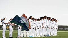 প্রথম দিনে বৃষ্টির দাপট, সেঞ্চুরির মুখে স্মৃতি