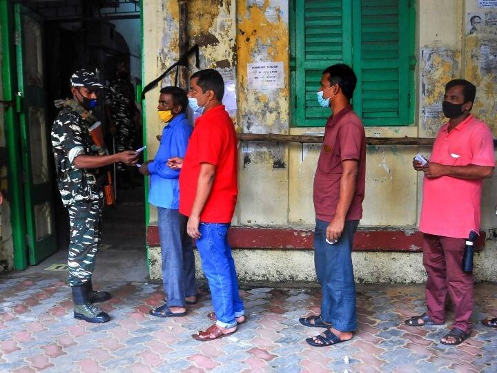 टिबरेवाल ने आरोप लगाया कि तृणमूल ने वार्ड संख्या 72 में मतदान केंद्र पर मतदान प्रक्रिया जबरन रोकी और राज्य के मंत्री फिरहाद हाकिम और सुब्रत मुखर्जी निर्वाचन क्षेत्र में मतदाताओं को प्रभावित करने की कोशिश कर रहे थे. भाजपा ने फिरहाद हाकिम और मुखर्जी के खिलाफ चुनाव आयोग से शिकायत भी की है.