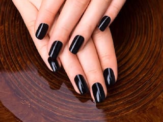 Tips for Healthy Nails: पाना चाहती हैं लंबे और चमकदार नाखून, तो ट्राई करें यह पांच घरेलू नुस्खे