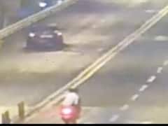 Mumbai Accident: मुंबई में कार ड्राइवर की लापरवाही में गई बाइक चालक की जान, CCTV में कैद हुई घटना, पुलिस ने किया केस दर्ज
