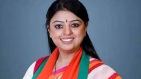 WB Bypolls 2021: বিজেপি কর্মীকে গ্রেফতার, মারধরের অভিযোগে ভবানীপুর থানায় প্রিয়ঙ্কা টিবরেওয়াল । Bangla News