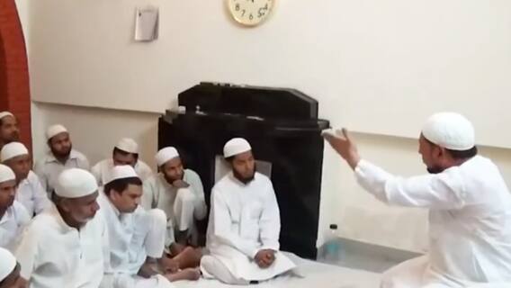 धर्म नहीं बदलने पर 'बर्बाद' करने की धमकी देने वाले IAS के कारनामों का 'राजफाश' | मास्टर स्ट्रोक