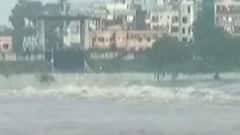 ઉકાઈ ડેમમાંથી પાણી છોડાતા તાપી નદીમાં ઘોડાપુર, જુઓ ગુજરાતી ન્યુઝ