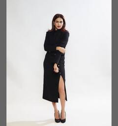 Genelia Photos: గ్లామర్ ఒలకబోస్తూ.. జెనీలియా హాట్ లుక్స్..