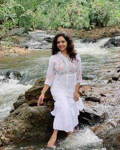 Singer Sunitha: 'మీ అందం ముందు గోవా ఎంత..?' సునీత ఫొటోలపై నెటిజన్ల రియాక్షన్