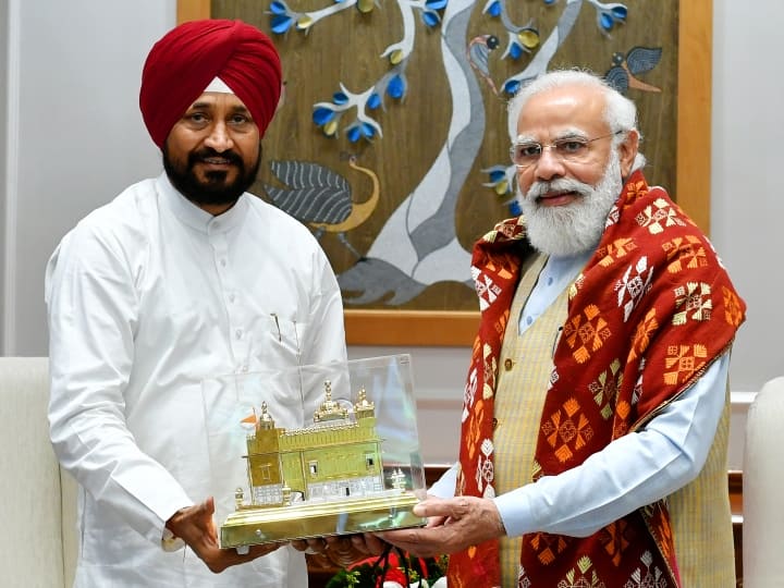 Punjab CM Charanjit Singh Channi Meets PM Modi in Delhi Charanjit Channi Meets PM Modi: पीएम मोदी से मिले पंजाब के सीएम चरणजीत सिंह चन्नी