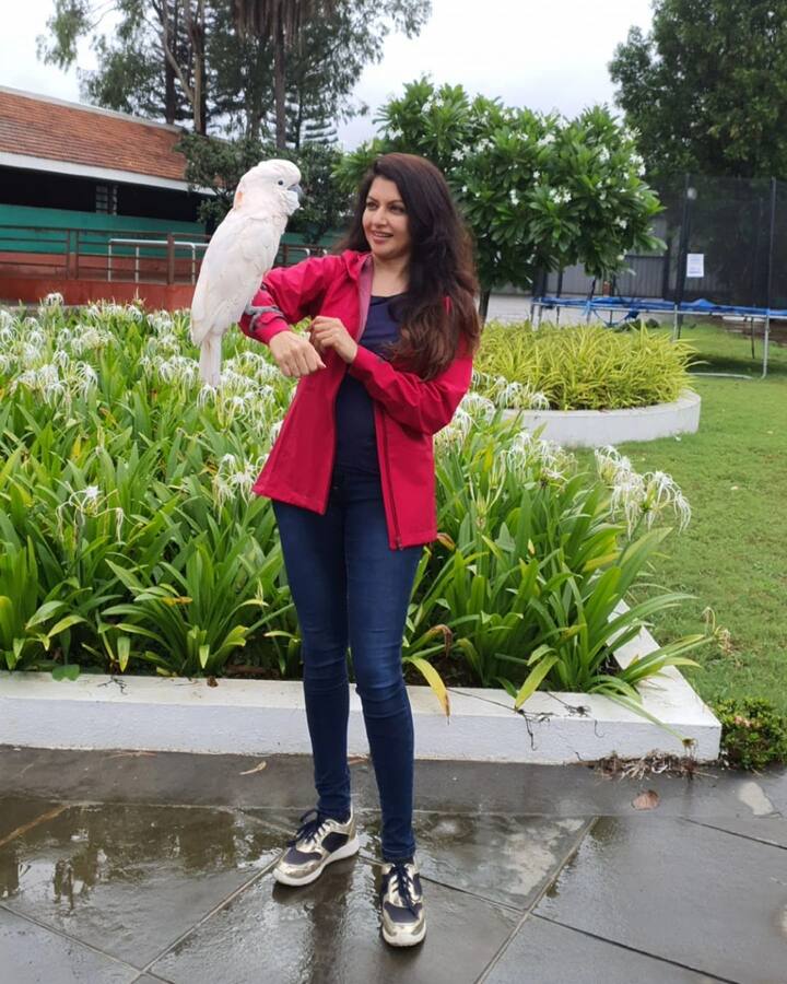 (Image credit: Instagram)ఈమె 1990లోనే హిమాలయ దాసాని అనే వ్యక్తిని పెళ్లి చేసుకుంది. పెళ్లి తరువాత చాలా సినిమాల్లో నటించింది.
