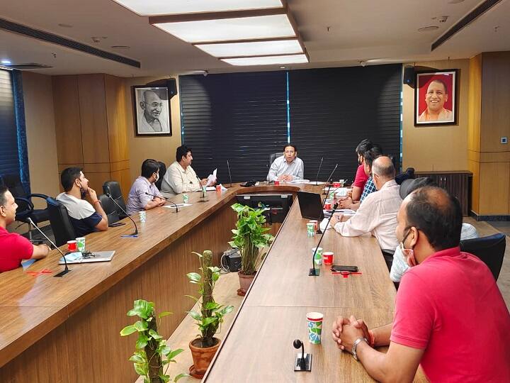 CEO of Greater Noida Authority holds meeting with flat buyers, asks builder to prepare road map of work ANN ग्रेटर नोएडा प्राधिकरण के CEO ने फ्लैट खरीदारों के साथ बैठक की, बिल्डर को एक सप्ताह में कार्य का रोड मैप बनाकर देने को कहा