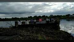 Latur Rain : मांजरा नदीवरील पूल पुराच्या पाण्यात वाहून गेला; पूल बांधून द्या, ग्रामस्थांची मागणी