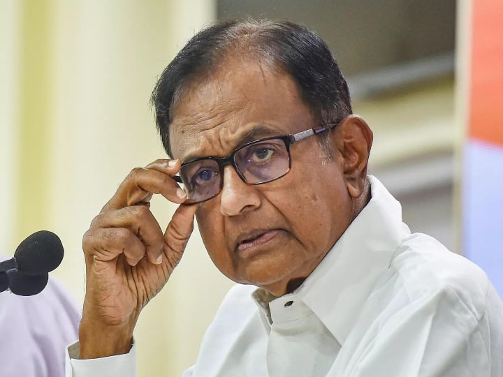 Only auditors and lawyers will benefit from the new incometax bill says P chidambaram ஆடிட்டர்களும் வழக்கறிஞர்களும்தான் பயனடைவார்கள் : வருமான வரிச்சட்டம் குறித்து ப.சிதம்பரம்