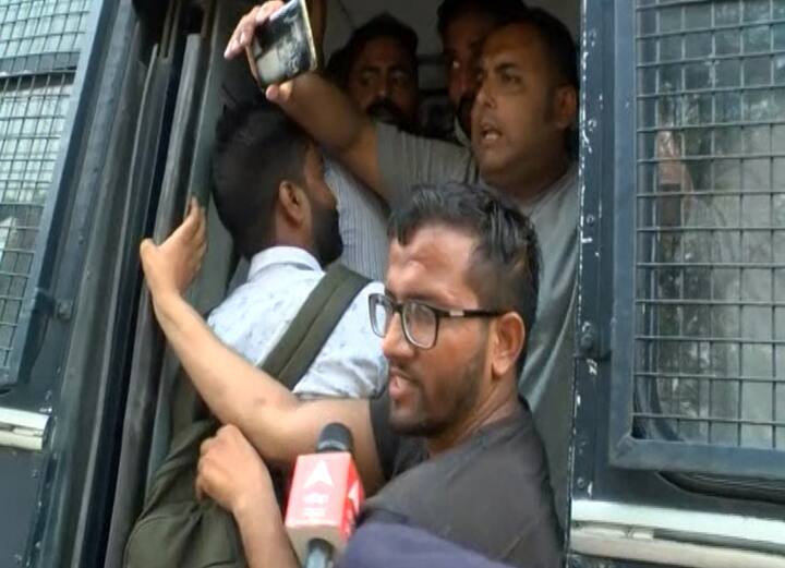 ਇਸ ਤੋਂ ਬਾਅਦ ਸਰਕਾਰ ਨੇ ਇਨ੍ਹਾਂ 180 ਅਧਿਆਪਕਾਂ ਦੀ ਤਨਖਾਹ 45000 ਤੋਂ ਘਟਾ ਕੇ 29000 ਕਰ ਦਿੱਤੀ। ਇਹ ਅਧਿਆਪਕ ਮੰਗ ਕਰ ਰਹੇ ਹਨ ਕਿ ਜਦੋਂ ਉਨ੍ਹਾਂ ਦੀ ਭਰਤੀ ਉਸੇ ਪ੍ਰਕਿਰਿਆ ਅਤੇ ਉਸੇ ਇਸ਼ਤਿਹਾਰ ਦੇ ਤਹਿਤ ਕੀਤੀ ਗਈ ਹੈ ਅਤੇ ਉਹ ਸਾਰੀਆਂ ਯੋਗਤਾਵਾਂ ਵੀ ਪੂਰੀਆਂ ਕਰਦੇ ਹਨ, ਫਿਰ ਉਨ੍ਹਾਂ ਨੂੰ ਘੱਟ ਤਨਖਾਹ ਕਿਉਂ ਦਿੱਤੀ ਜਾ ਰਹੀ ਹੈ।