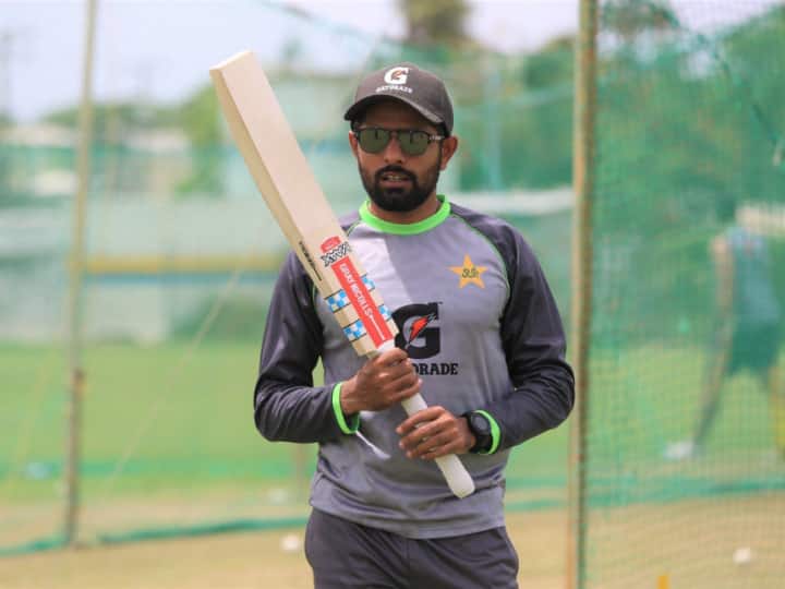 Babar Azam has broken into the top 5 of the Test rankings after his record breaking knock in Karachi Babar Azam Test Record: করাচিতে রেকর্ড গড়ে আইসিসি টেস্ট ক্রমতালিকায় প্রথম পাঁচে ঢুকে পড়লেন বাবর