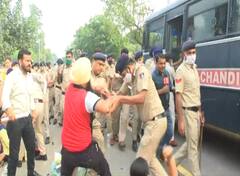 ਮੁੱਖ ਮੰਤਰੀ ਦੀ ਰਿਹਾਇਸ਼ ਬਾਹਰ ਪ੍ਰਦਰਸ਼ਨਕਾਰੀ ਅਧਿਆਪਕ, ਪੁਲਿਸ ਹਿਰਾਸਤ 'ਚ