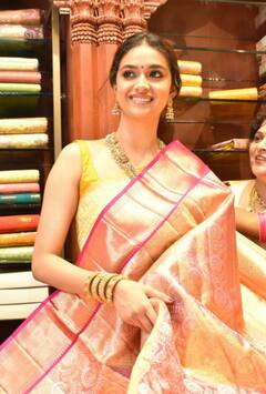 Keerthy Suresh Pics: துணிக்கடையை திறந்து வைத்த கீர்த்தி சுரேஷ்....கூடியது பெருங்கூட்டம்..!